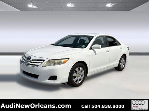 Used 2011 Toyota Camry LE FWD image 1