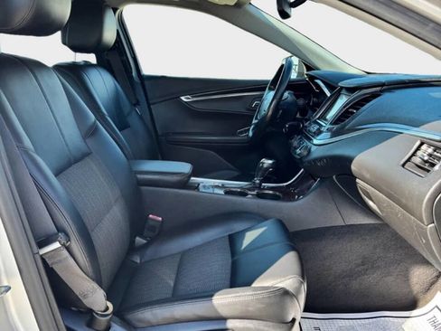 Used 2014 Chevrolet Impala LT w/ Convenience Package image 13