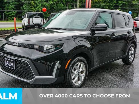 Used 2025 Kia Soul LX w/ LX Technology Package FWD image 2