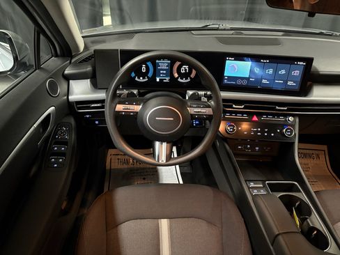 Used 2025 Hyundai Sonata SEL FWD image 9
