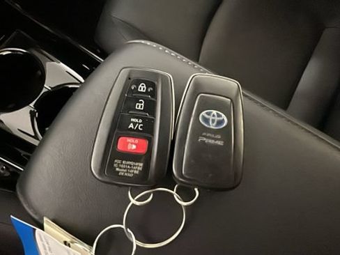 Used 2019 Toyota Prius Prime Premium FWD image 18