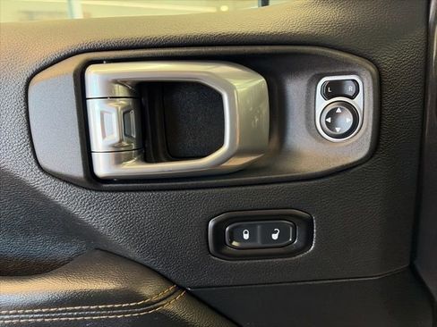 Used 2021 Jeep Gladiator Overland image 15