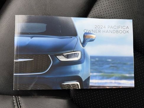 Used 2024 Chrysler Pacifica Touring-L image 51