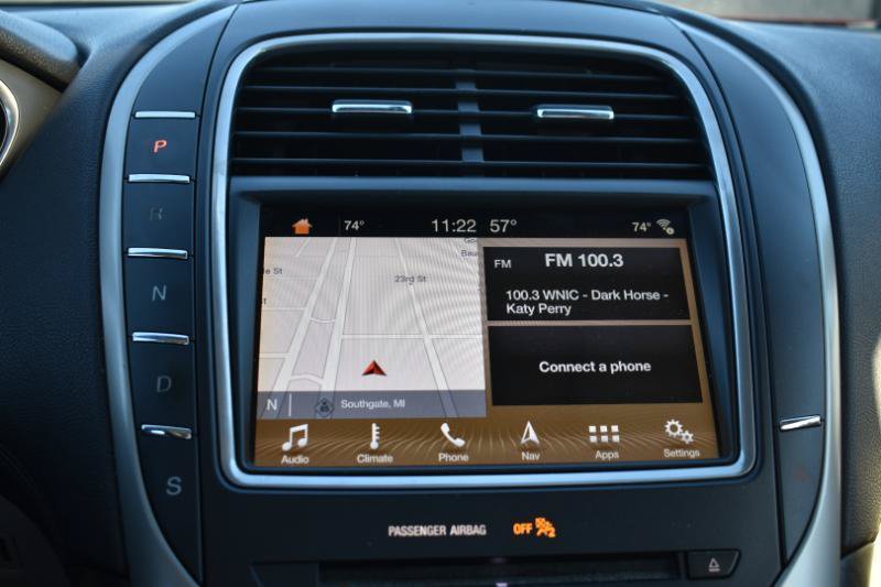 Used 2017 Lincoln MKX Reserve w/ Cargo Accessories Package FWD image 20