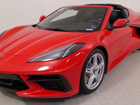 Used 2022 Chevrolet Corvette Stingray Coupe w/ 1LT image 3