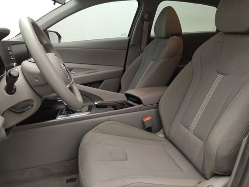 Used 2025 Hyundai Elantra SE FWD image 17