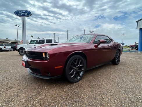 Used 2020 Dodge Challenger SXT w/ Blacktop Package RWD image 3