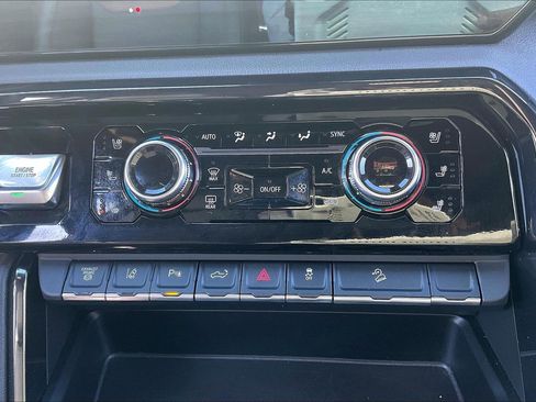 Used 2024 GMC Sierra 2500 AT4 w/ AT4 Premium Plus Package image 38