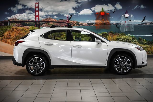 Certified 2025 Lexus UX 300h FWD w/ Accessory Package (Z2) image 5