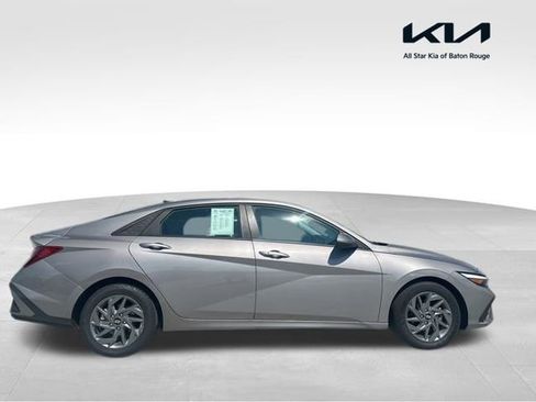 Used 2024 Hyundai Elantra SEL image 1