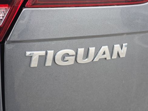 Used 2018 Volkswagen Tiguan S image 11