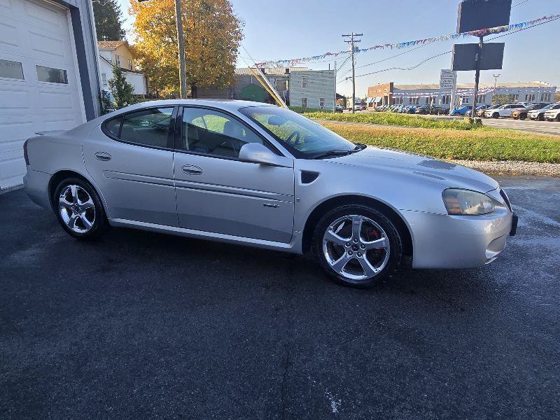 Used 2006 Pontiac Grand Prix GXP w/ Premium Package FWD image 4