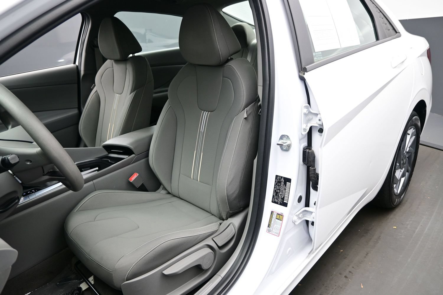 Certified 2024 Hyundai Elantra SEL FWD image 11
