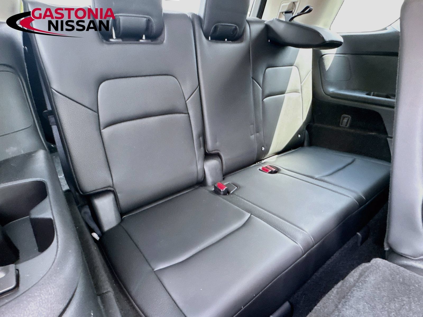Used 2025 Nissan Pathfinder SL FWD image 33
