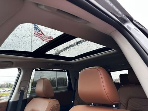 Certified 2024 Nissan Pathfinder Platinum image 27