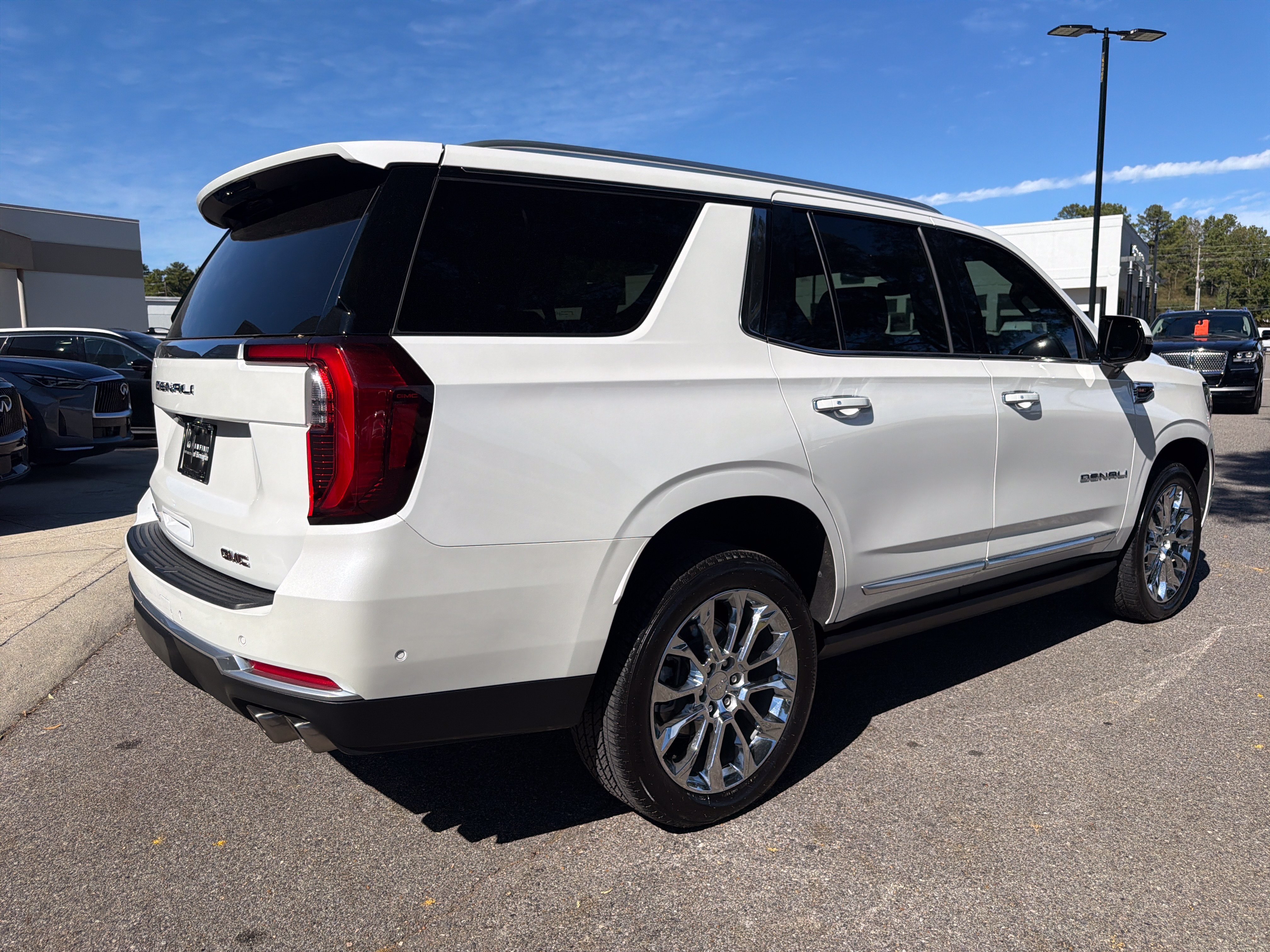 Used 2025 GMC Yukon Denali w/ Sun & Power Step Package AWD/4WD image 12