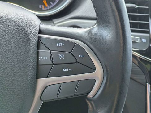 Used 2020 Jeep Grand Cherokee Altitude RWD image 24