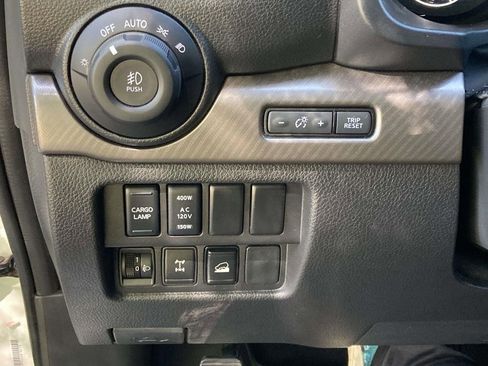Used 2024 Nissan Titan PRO-4X w/ Pro-4x Convenience Package AWD/4WD image 19