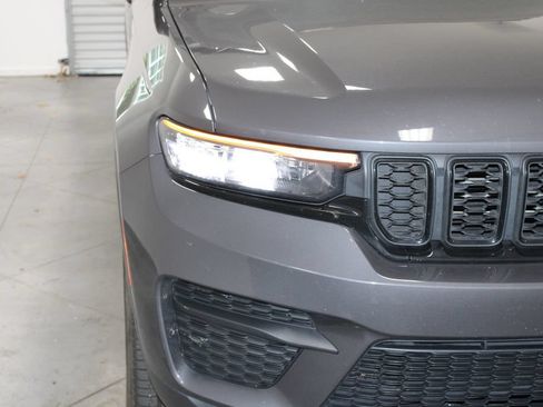 Used 2022 Jeep Grand Cherokee Altitude RWD image 13