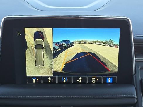 Used 2022 Chevrolet Suburban Z71 w/ Z71 Off-Road Package image 39