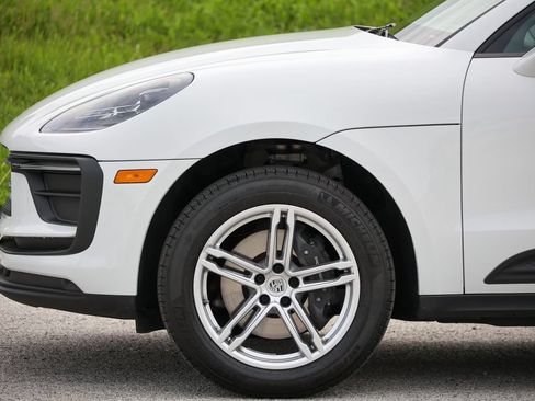Certified 2026 Porsche Macan AWD/4WD image 37