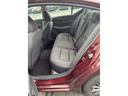 Used 2025 Nissan Altima 2.5 SV FWD image 10