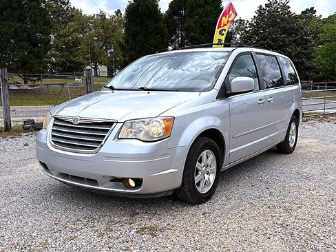 Used 2009 Chrysler Town & Country Touring FWD image 12