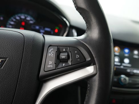 Used 2020 Chevrolet Trax LT w/ LT Convenience Package FWD image 26