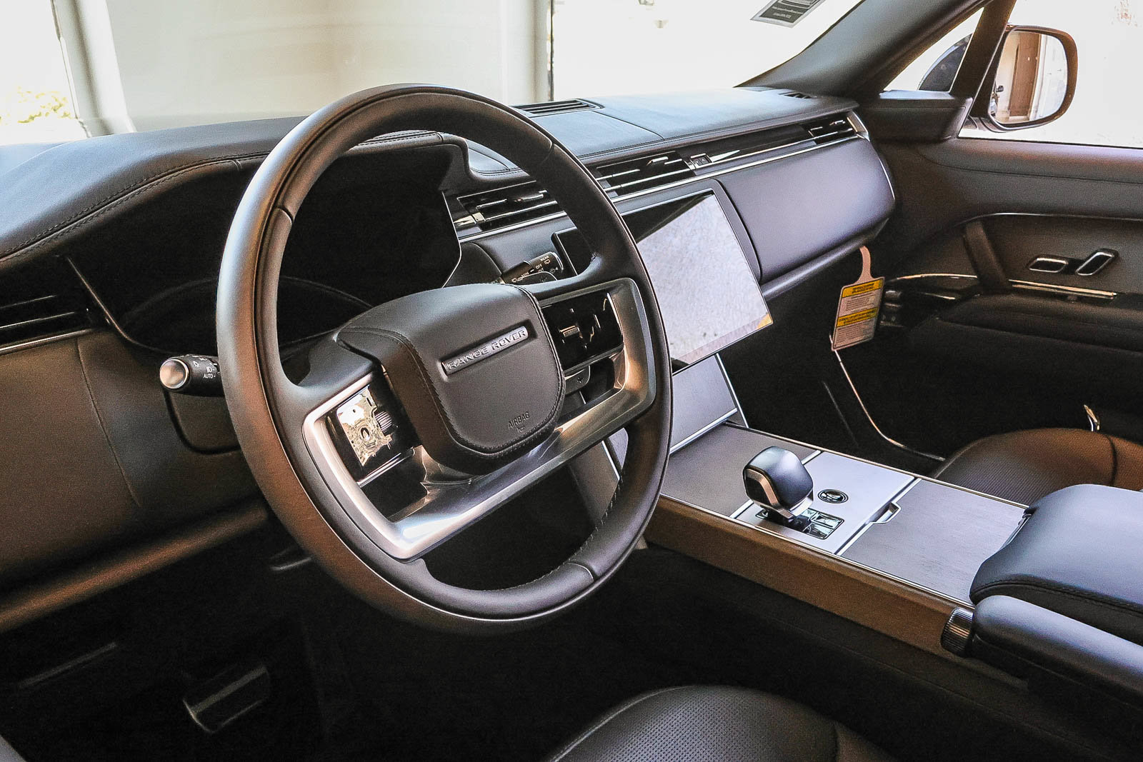 New 2026 Land Rover Range Rover SV AWD/4WD image 18