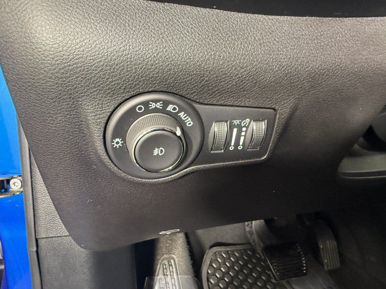 Used 2024 Jeep Compass Latitude w/ Convenience Group AWD/4WD image 23