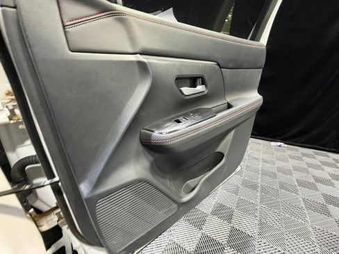 Used 2025 Nissan Kicks SR FWD image 16