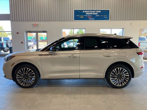 Used 2022 Lincoln Corsair Reserve w/ Equipment Group 201A image 8