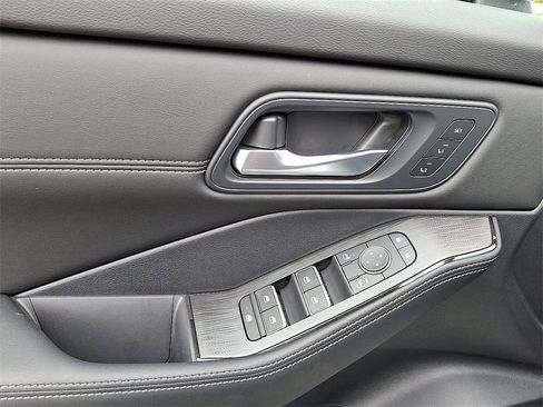 New 2025 Nissan Rogue SL w/ Tech Package image 21