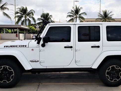 Used 2017 Jeep Wrangler Unlimited Rubicon AWD/4WD image 2