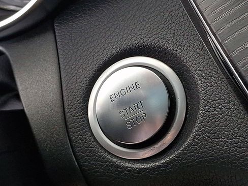 Used 2019 Mercedes-Benz GLC 300 4MATIC image 23