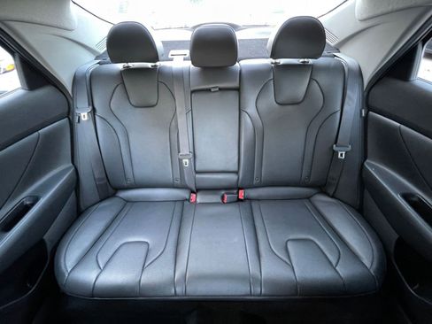 Used 2025 Hyundai Elantra Limited image 39