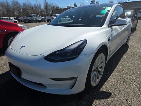 Used 2023 Tesla Model 3 Standard Range image 3