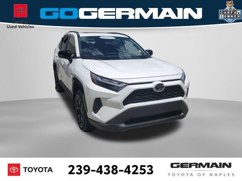 Used 2025 Toyota RAV4 XLE w/ Convenience Package FWD image 4