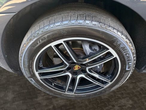 Used 2021 Porsche Macan AWD/4WD image 36