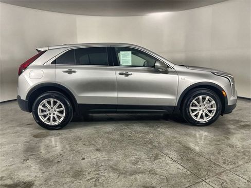 Certified 2022 Cadillac XT4 Luxury image 9