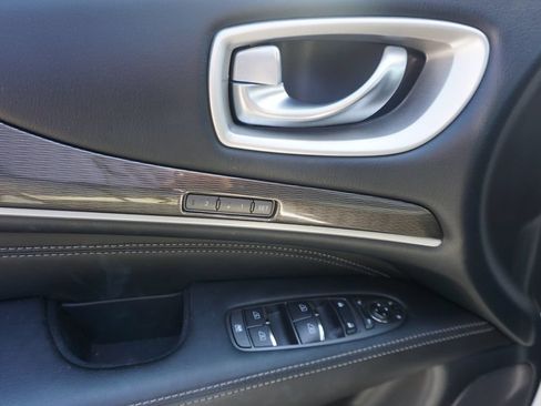 Used 2019 INFINITI QX60 Luxe w/ Essential Package FWD image 4