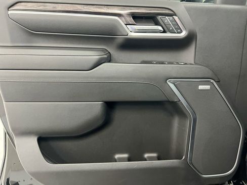 Used 2024 Chevrolet Silverado 2500 LTZ w/ LTZ Convenience Package image 21