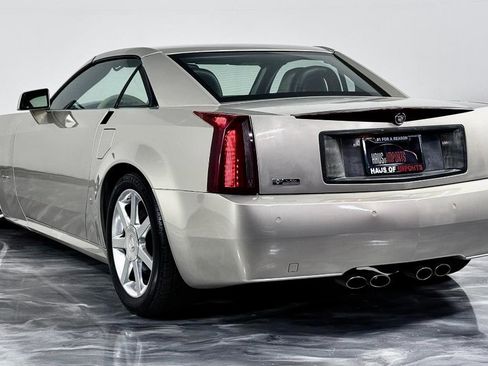Used 2006 Cadillac XLR RWD image 21