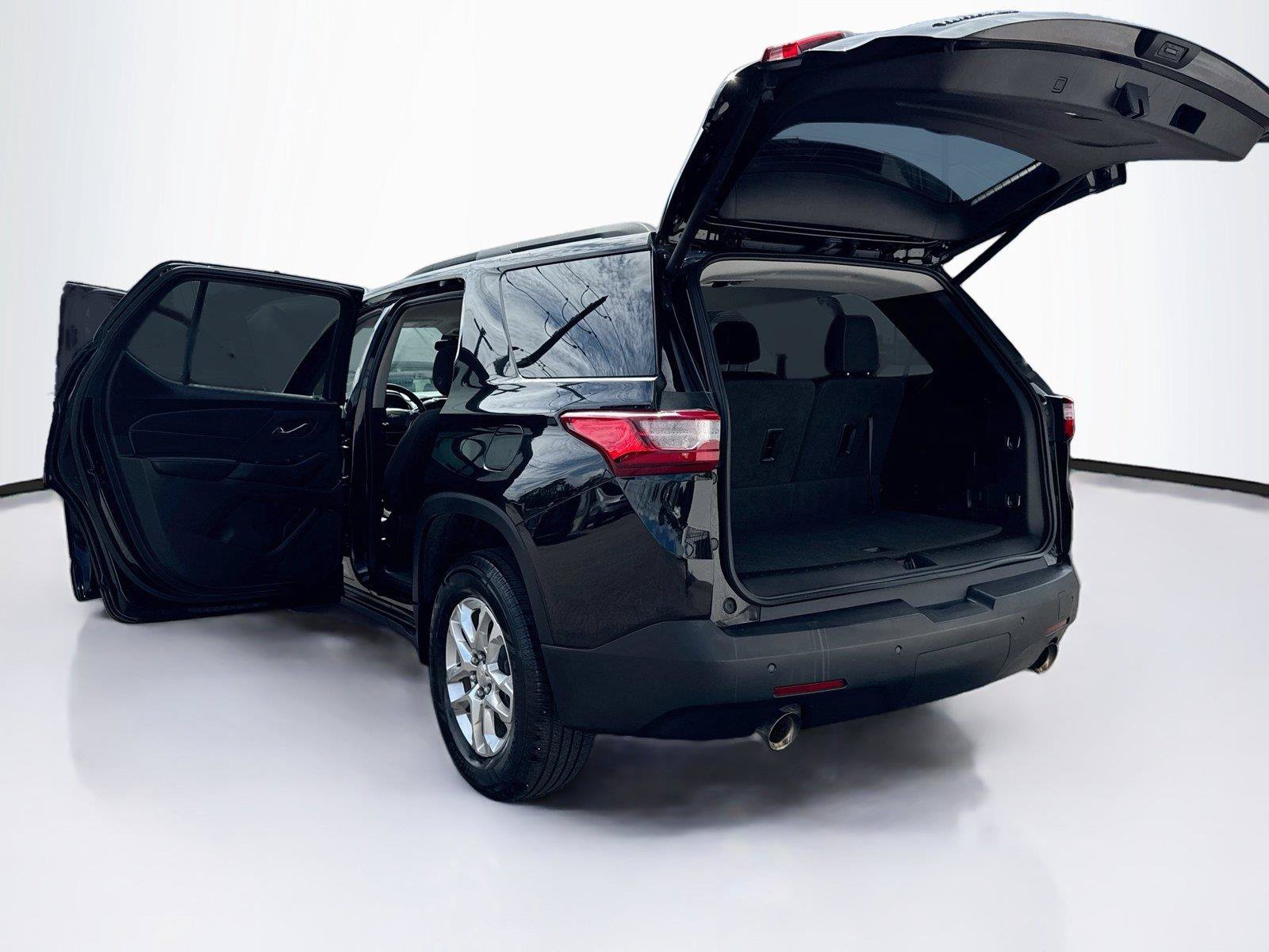 Used 2021 Chevrolet Traverse LT FWD image 40