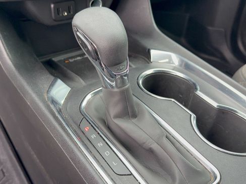 Used 2023 Chevrolet Traverse LT FWD image 21