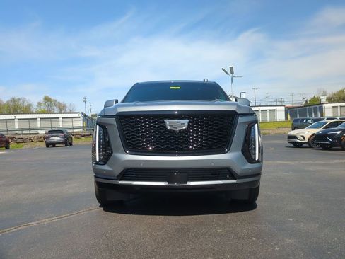 Used 2026 Cadillac Escalade Platinum Sport w/ LPO, ONYX Package AWD/4WD image 2