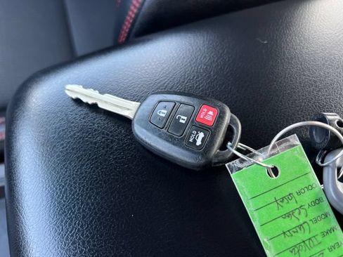 Used 2017 Toyota Camry SE FWD image 29