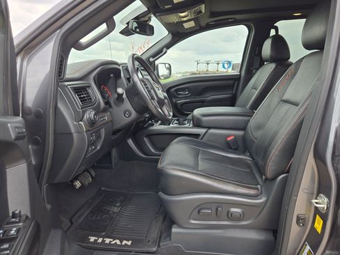 Used 2021 Nissan Titan PRO-4X w/ Pro-4x Convenience Package image 9