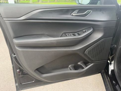 New 2025 Jeep Grand Cherokee Laredo X image 27