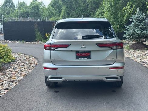 New 2025 Mitsubishi Outlander SE image 4